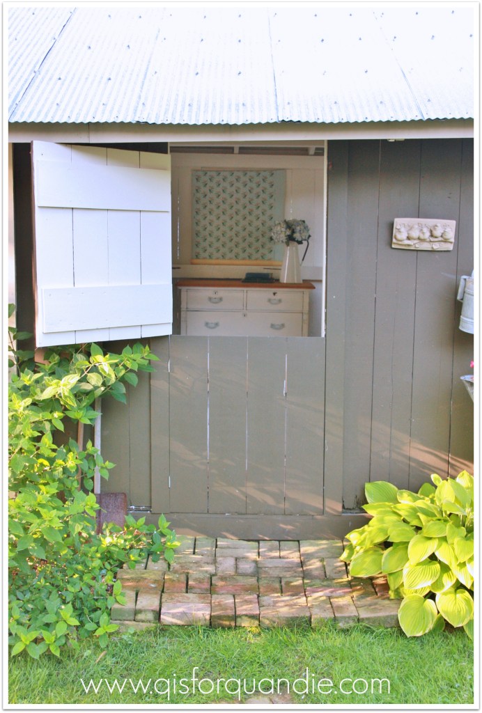 photo cottage exterior