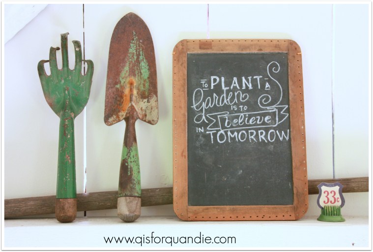 photo cottage slate and tools