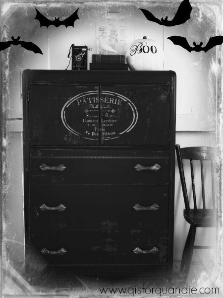boo dresser with bats