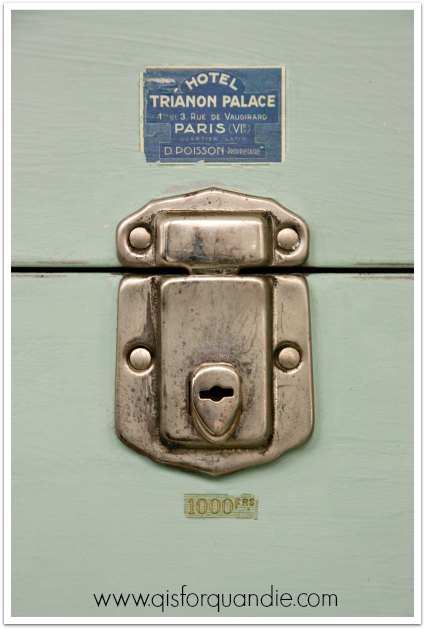 painted box french label