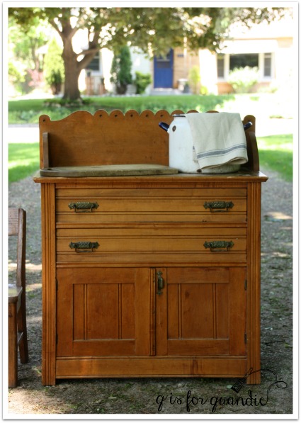 Linden Hills wash stand