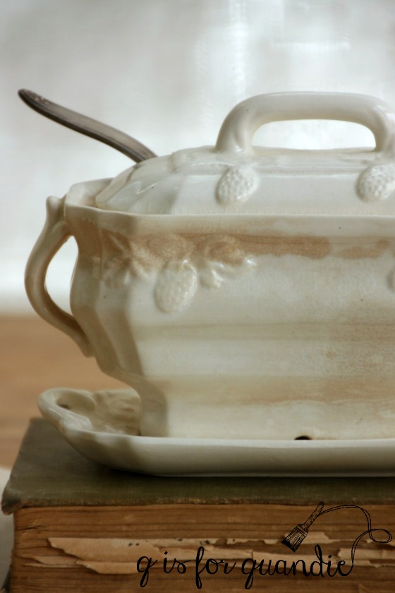 gravy-boat-with-lid