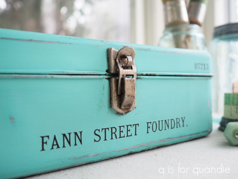 the turquoise tacklebox. – q is for quandie